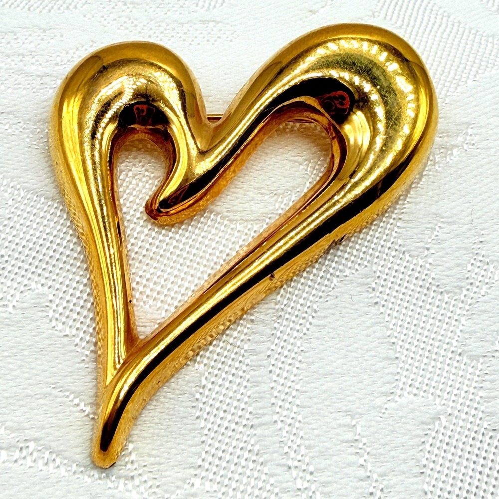 Vintage 80s Signed Monet Gold Tone Heart‎ Outline Brooch